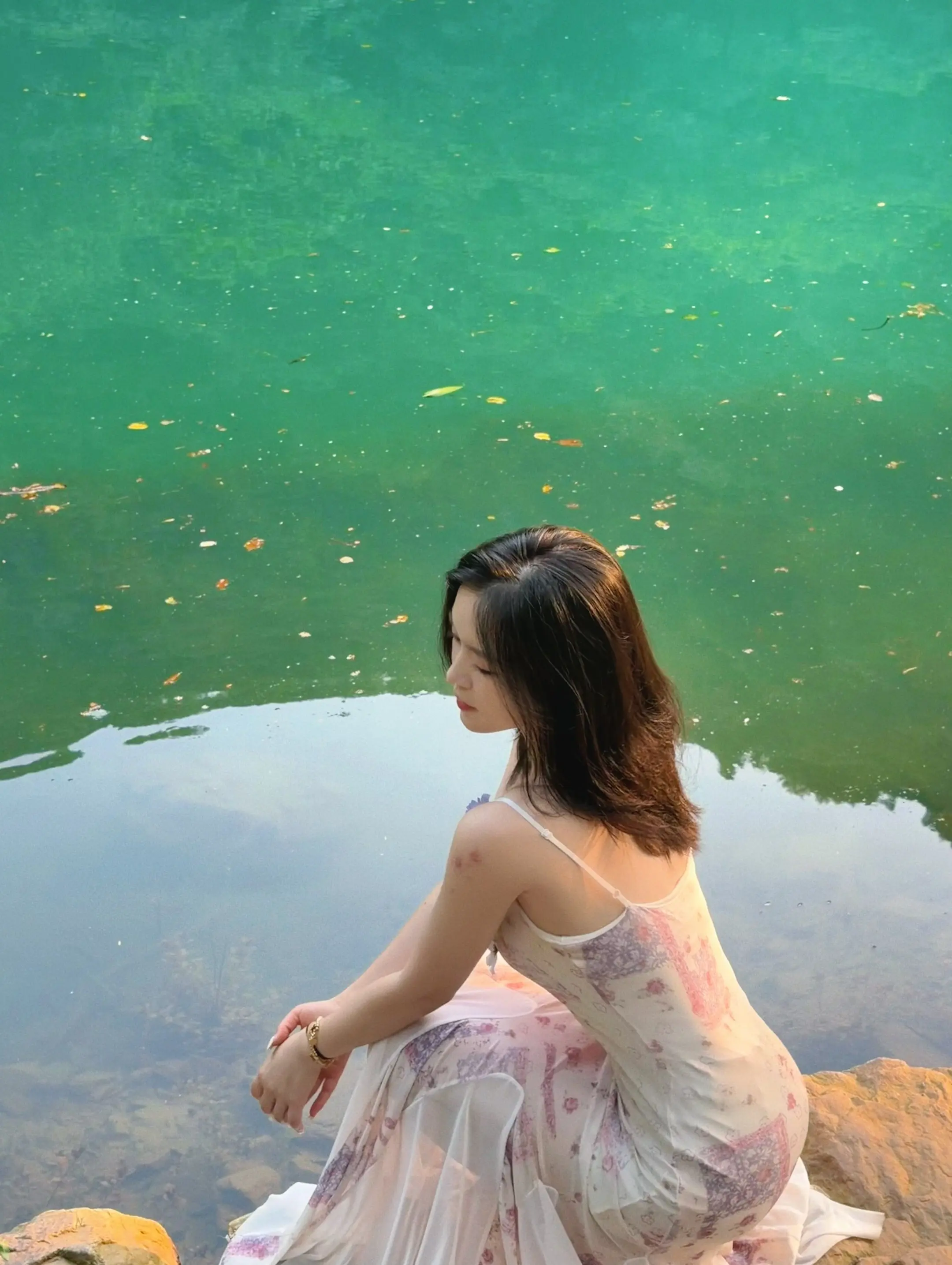湖边氛围感拍照 湖边温柔风 森系湖边 住进风景里 素裙写真