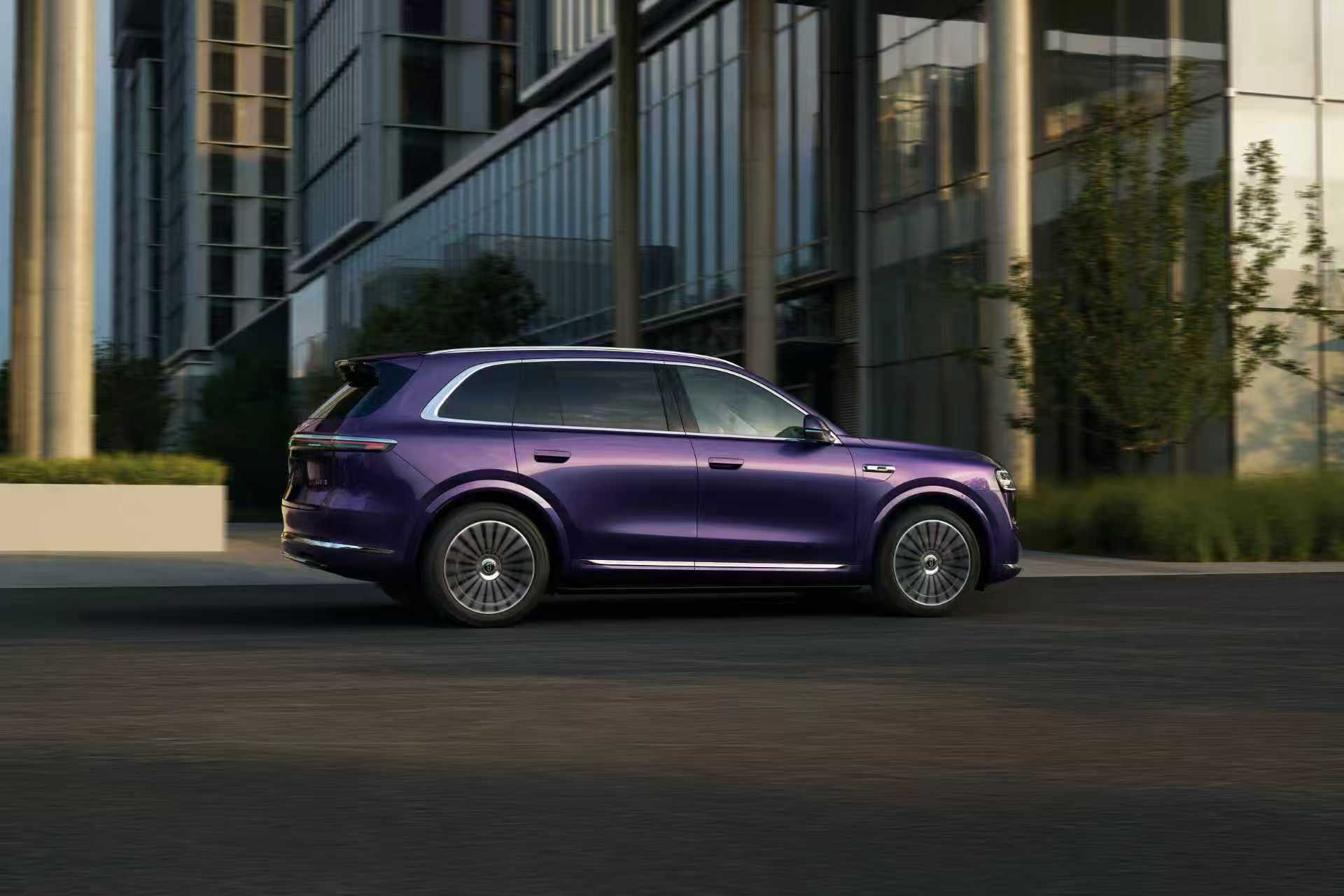 看到问界M7官宣了“夜紫”的新颜色，有一说一真的是很漂亮啊。从官图上看，它不是那