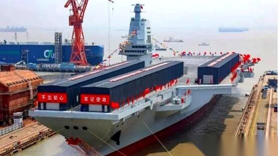 网上那张卫星图，大连船厂里那个巨大的轮廓，很多人都在惊叹：世界最大的航母。比福