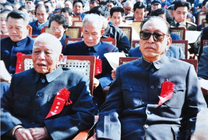 两位百战将星，将军暮年，虎气犹在。