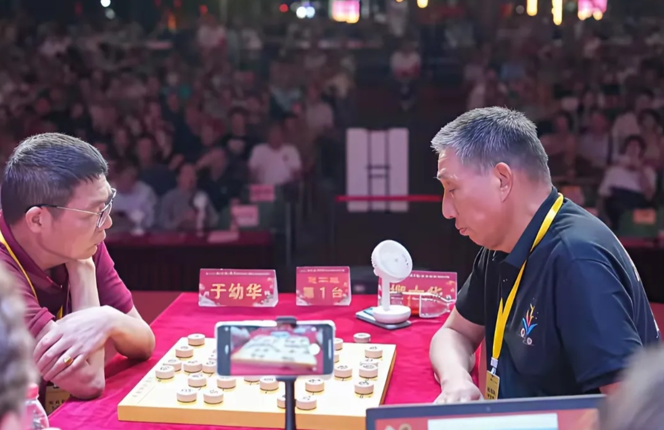 五羊杯冠军组第三轮象棋泰斗柳大华真是杀伐果断，尽管已是76岁年纪了，但是，依然棋