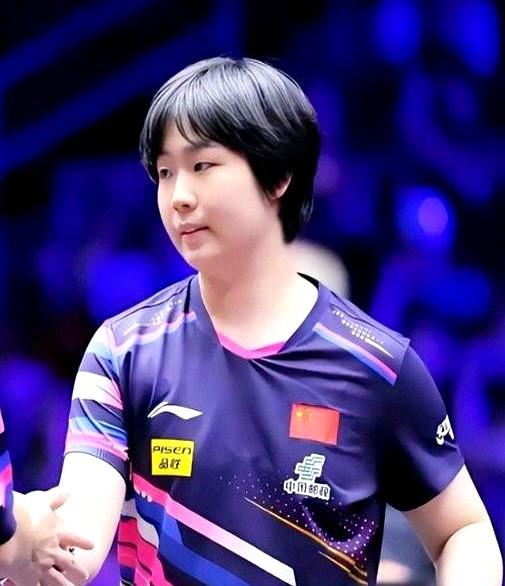 蒯曼1比3落后，快被日本人淘汰时，她问教练于子洋：她的正手拉冲就是打不穿对手的