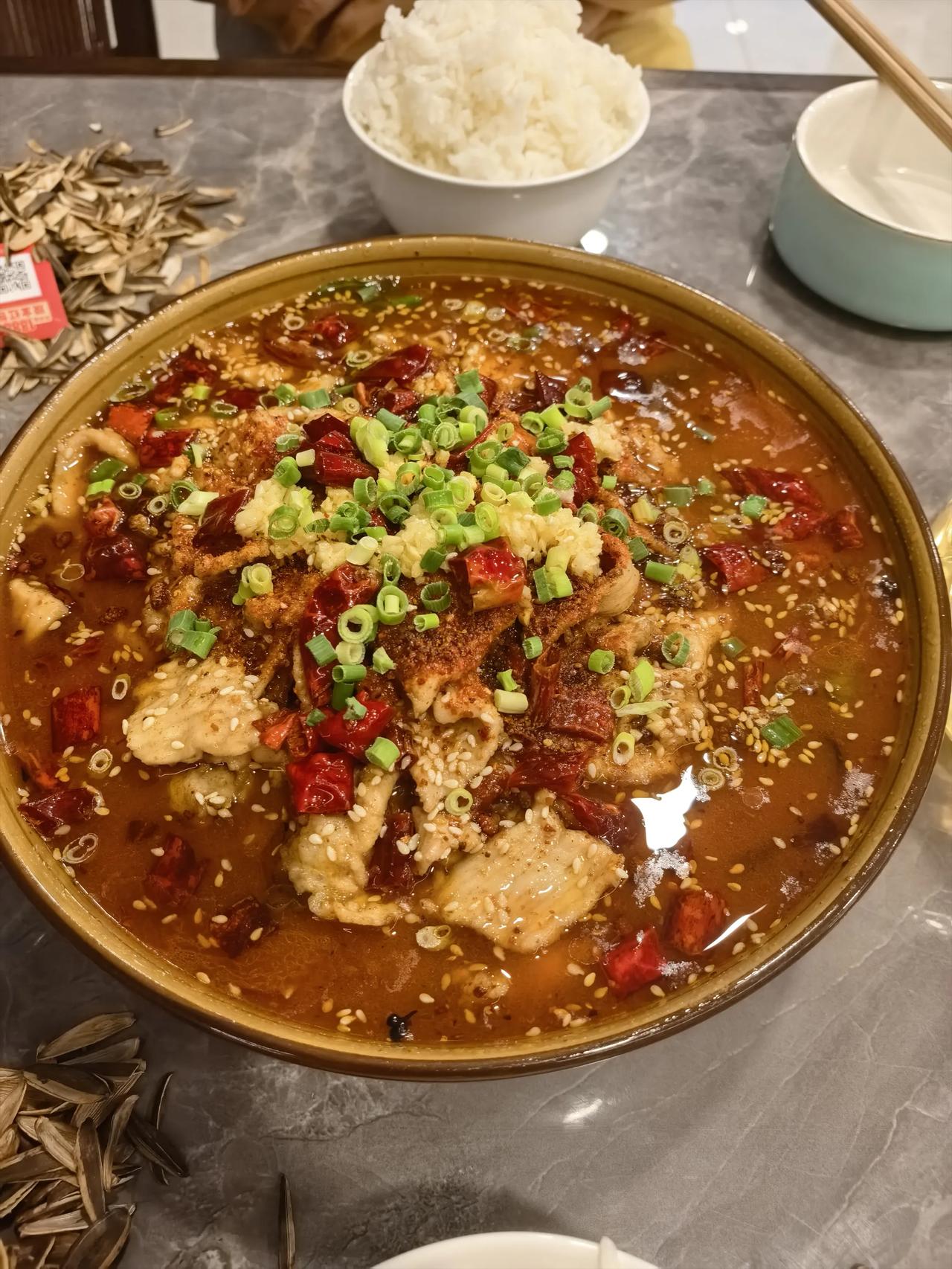 夜宿阳城，点了两个菜，换个口味，总不能到山西总吃刀削面。不知道晋城时就知道阳城，