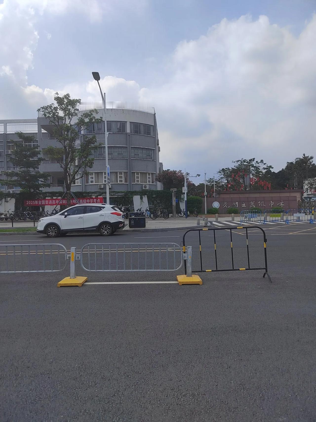 高考生明天就要上战场了，其实回头一看高考只不过是一场普通的考试，放松一点，把该要