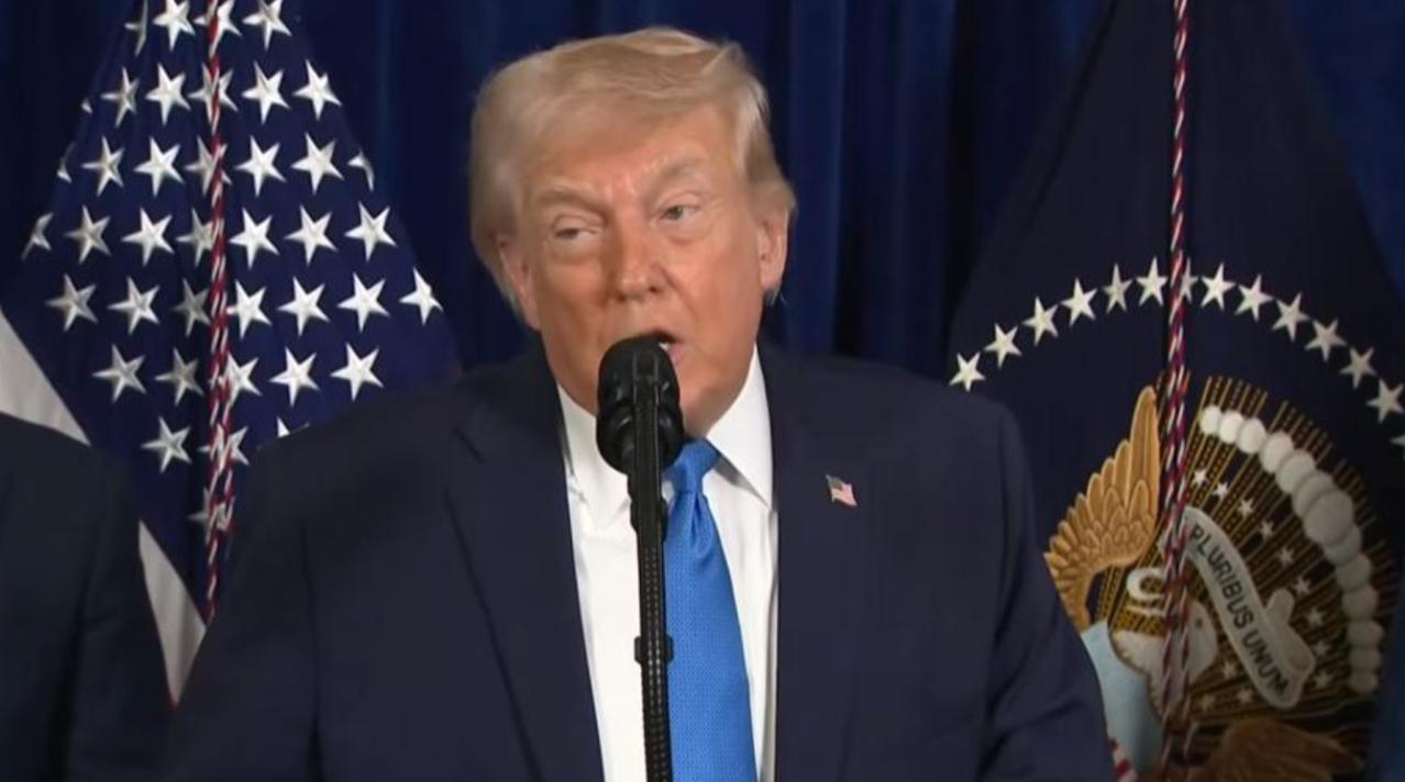 不到24小时，美国迎来3个噩耗，特朗普或将下台！谁能想到，短短不到24小时，