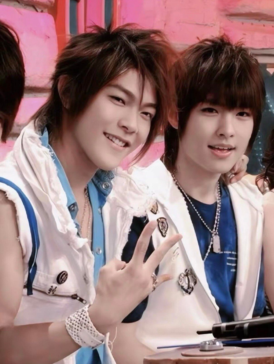 最近的内娱让人年轻二十岁是谁把时间拨回了2006？QQ空间嗑过的CP一个个原地