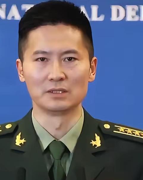 最近，咱们发出倡议，希望满足条件的退役士兵能重新穿上军装再上战场，外交部发言人也