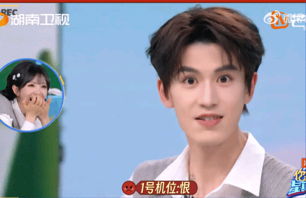 张凌赫哈哈真的会爱！张凌赫这个飞吻直接戳中我心巴！张凌赫飞吻好苏你好星期六