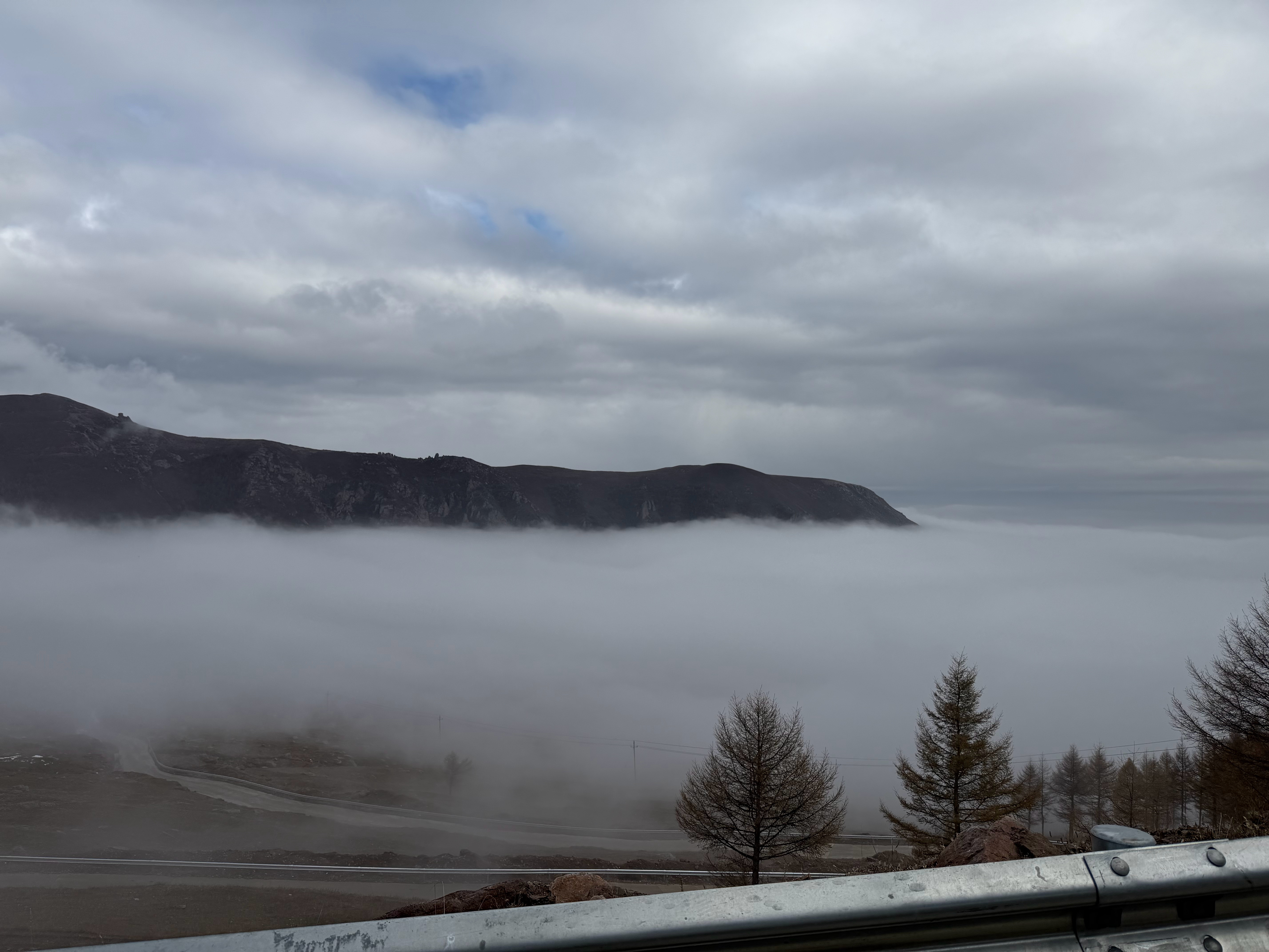 今天去了一趟河北蔚县，景色是真不错！看见了今年冬天的第一场雪！​​​