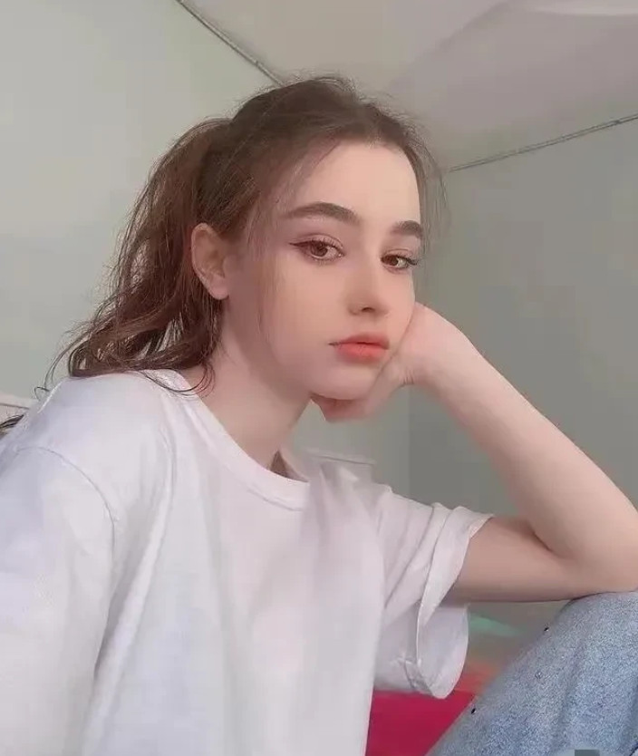 我有个初中同学，娶了个乌克兰女人。一次聚会时，他酒后吐真言，说千万不要找外国女人