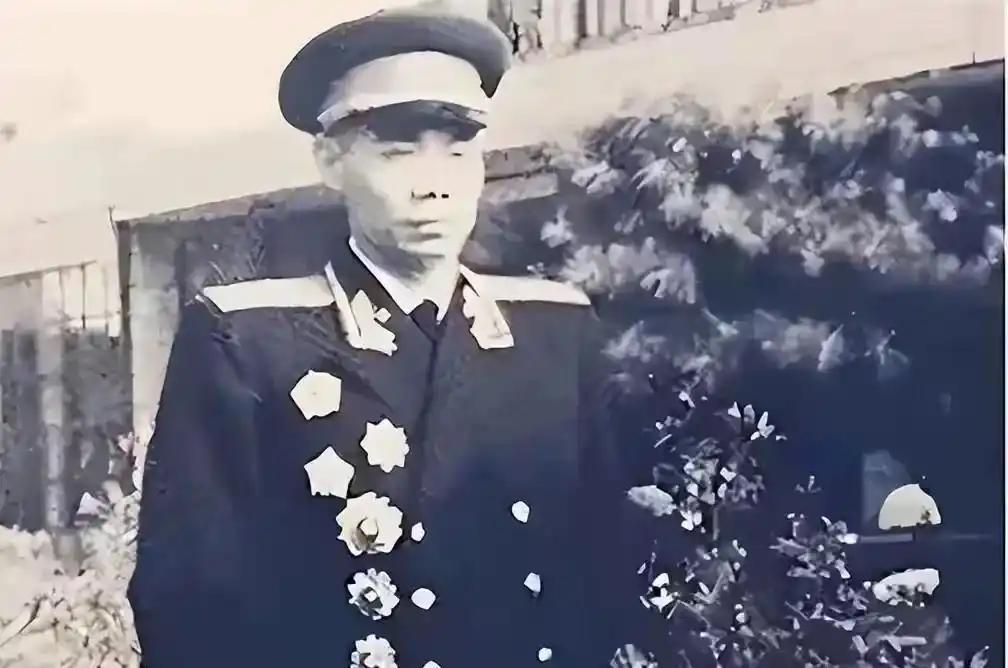 什么叫命运捉弄人？开国中将吴信泉一家，就是实实在在的例证。28岁那年，他迎娶了1