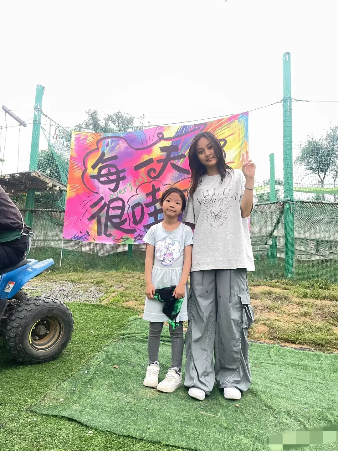 明星都不用自己洗裤子，甜馨这裤子去了厕所不是到处蹭[笑着哭]