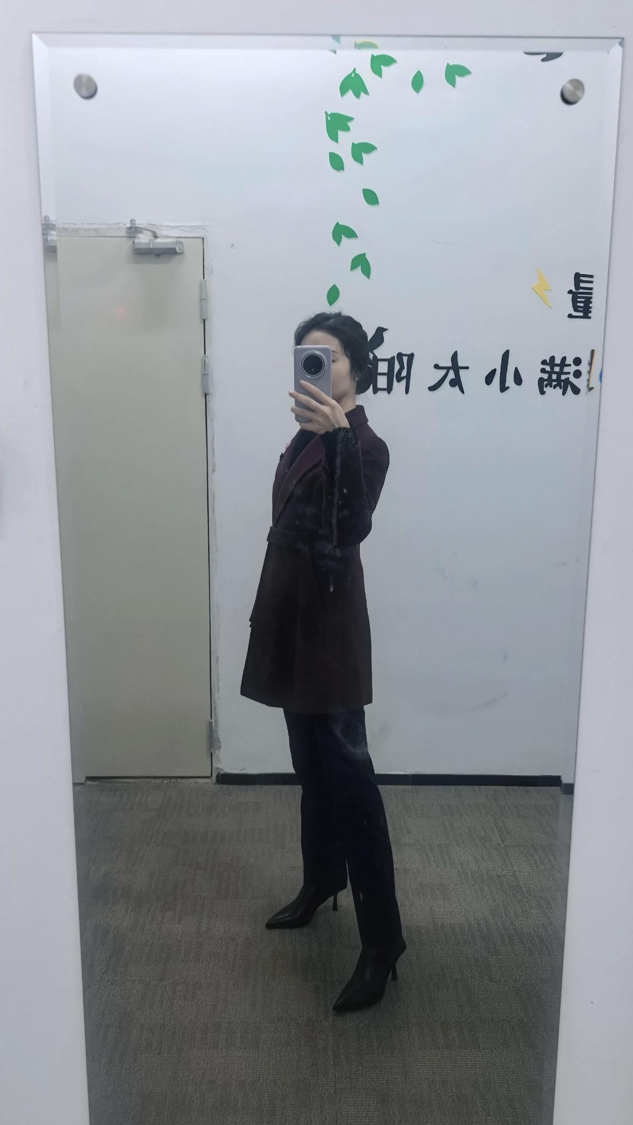 镜中人影，岁月静好。