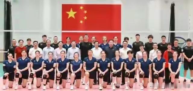 中国女排越来越让人搞不懂了！按理来说，截止2026世联赛报名日期已经过去几天了