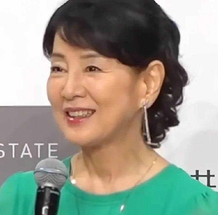 80岁的女人能有多美？来看看吉永小百合。出生于1945年的日本女演员吉永小百