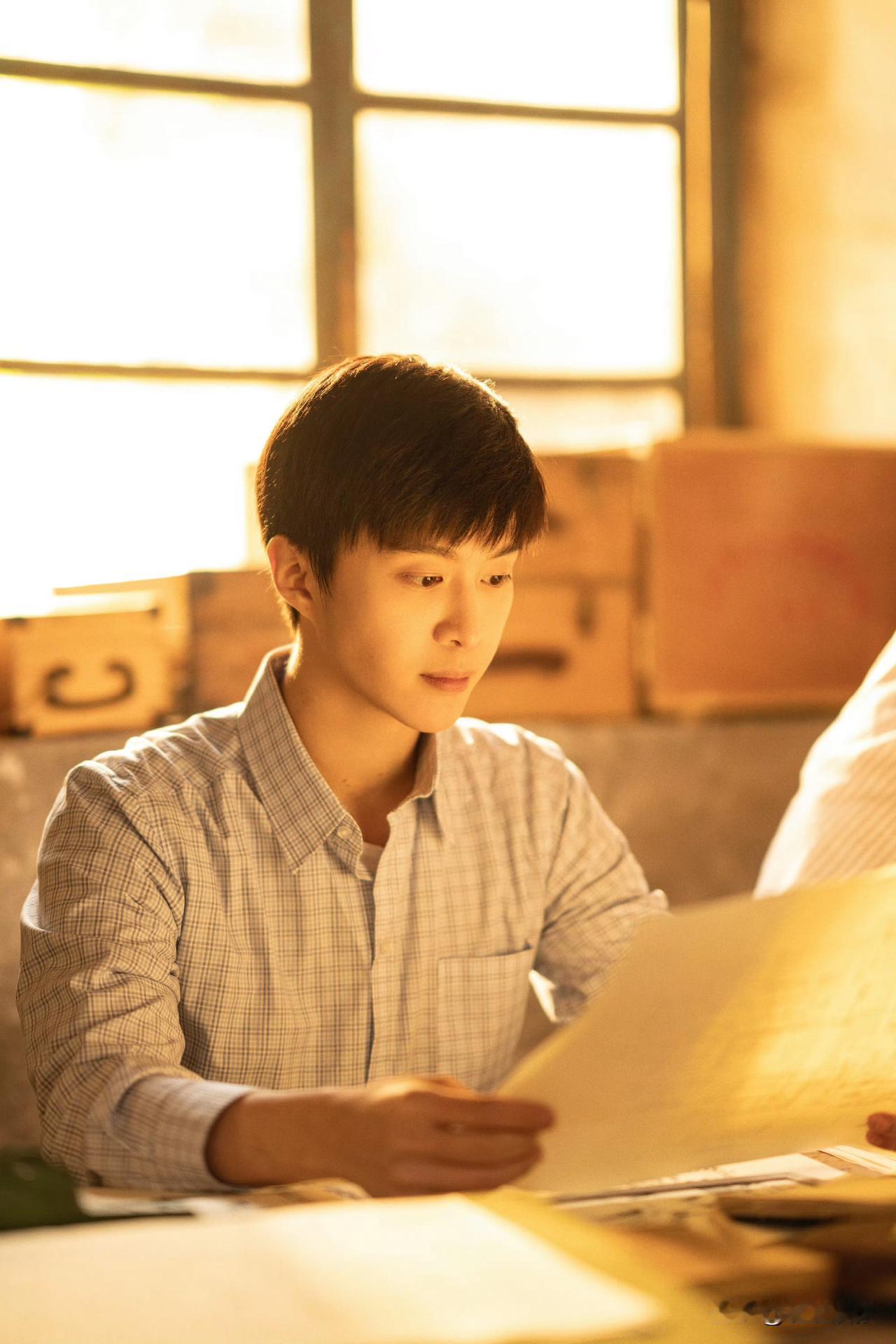 范丞丞虽然长得难看，但是他真的很聪明的，是个能有发展的人。我觉得他和他姐不是一路