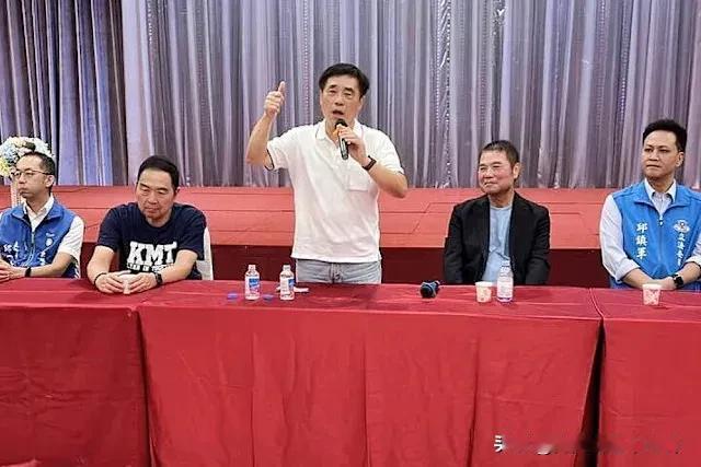 “党主席须具备“无私、整合、执行”3能力！立委邱镇军表态赞郝龙斌如萧何。国民