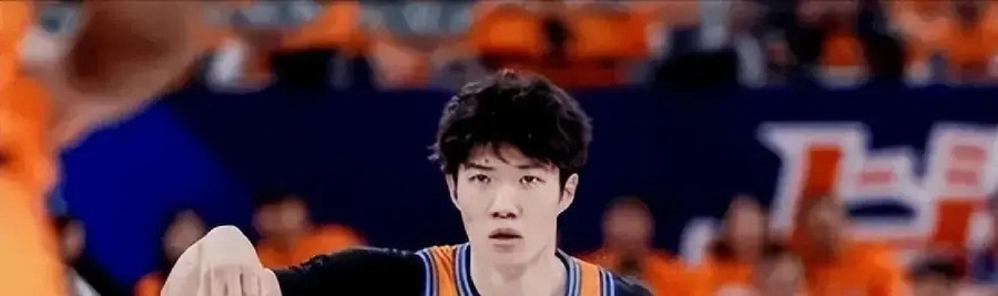 辽宁把张镇麟卖了超过5000万。上海球迷一开始骂这笔买卖亏了。四个月后季前赛打辽宁，张镇麟打了34分