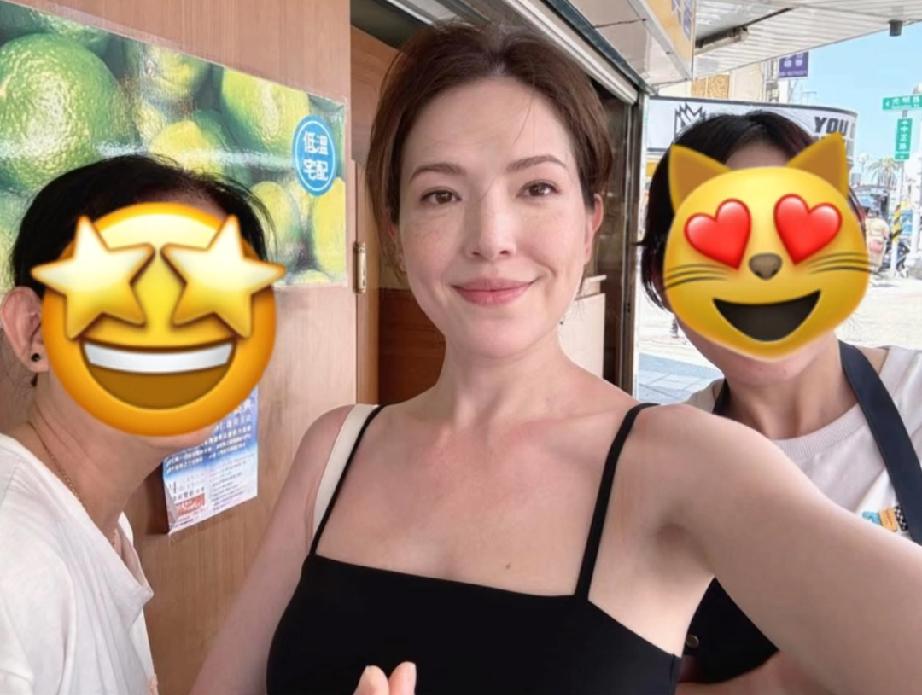 许玮甯产后半年多，近照曝光真是又白又瘦很有气质。许玮甯和邱泽定居在中国台湾，