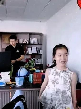 “张雪峰女儿将来如果进银行，要在女儿工作的银行存款一亿”，有人听到这个消息，立马