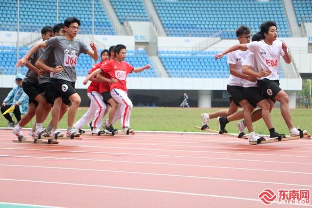 陀螺、蹴球、<em>板鞋</em>竞速…少数民族传统体育运动会开赛,这些运动项目你了解吗?