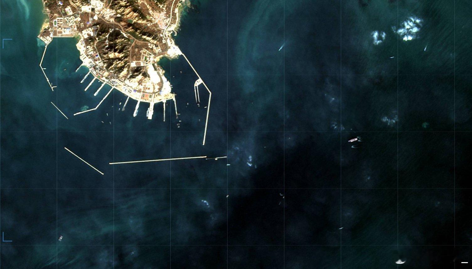 外网称福建舰已北上与大辽同框福建舰