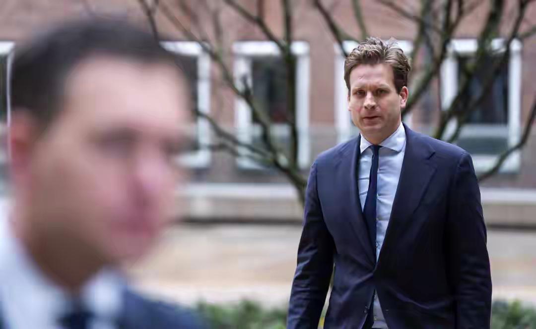 荷兰财长这波操作太打脸！以为拿捏中资企业稳了，结果反被中国反制打得措手不及，说到