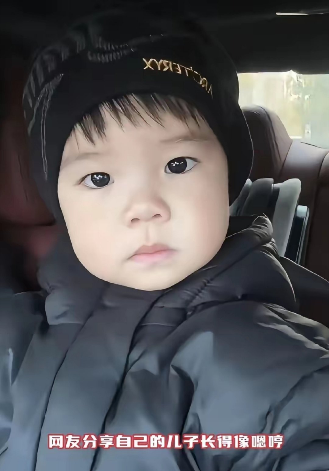 儿子像嗯哼老公像王俊凯上辈子是拯救了银河系吧！儿子软萌复刻嗯哼同款机灵，老公帅气