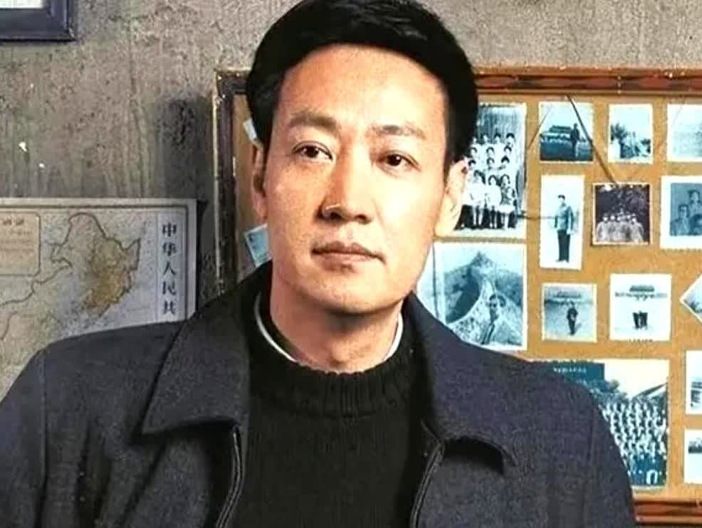 辛柏青有多牛？不查不知道，一查我跪了。首先，没得奖的，《人世间》