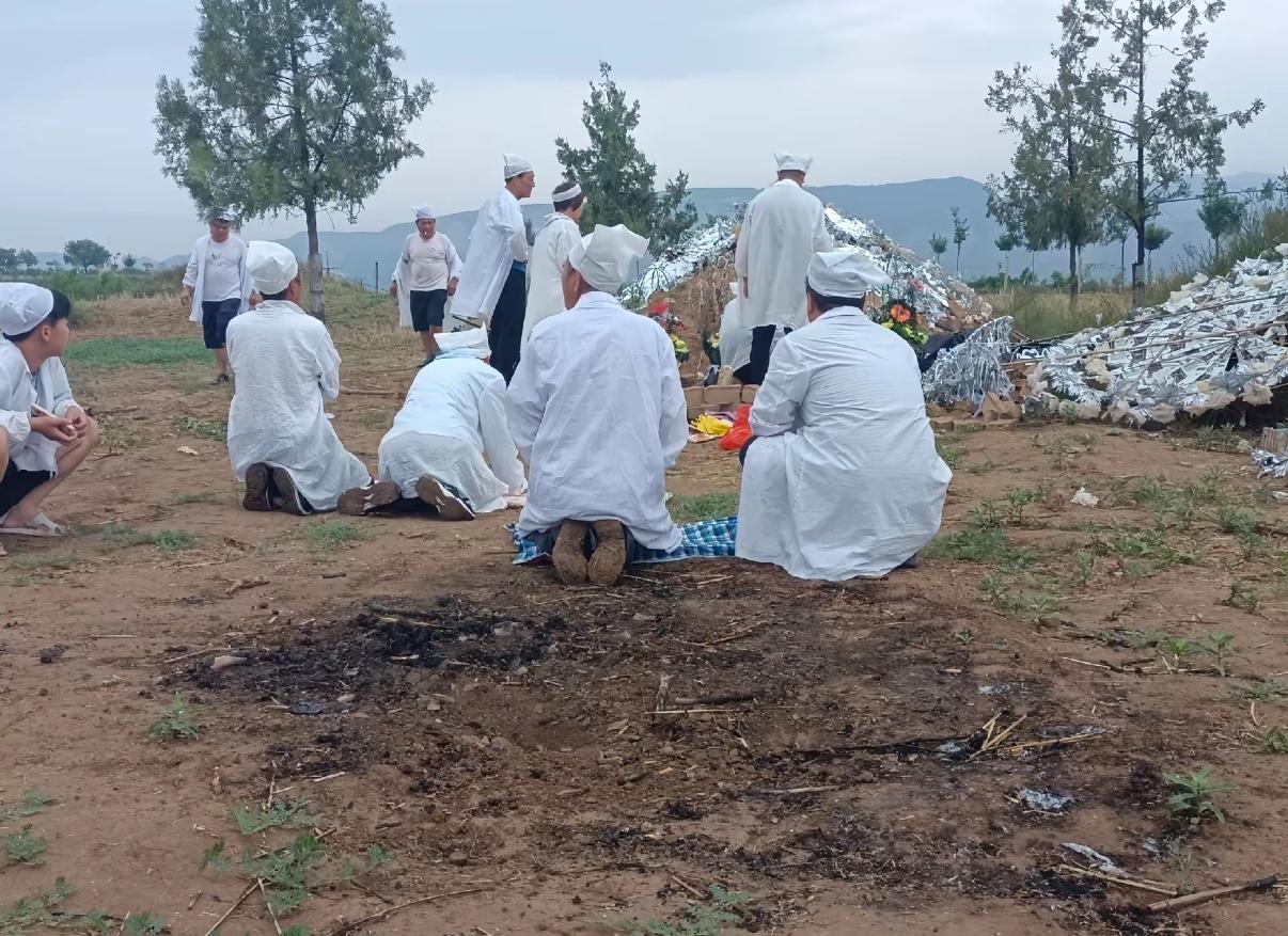 一觉醒来，殡葬行业要变天了！新规一落地，瞬间掀起全民讨论热潮！政府这