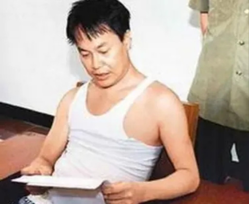1996年，张子强绑架李嘉诚的儿子李泽钜，拿到了10亿的赎金，接着张子强的手下提