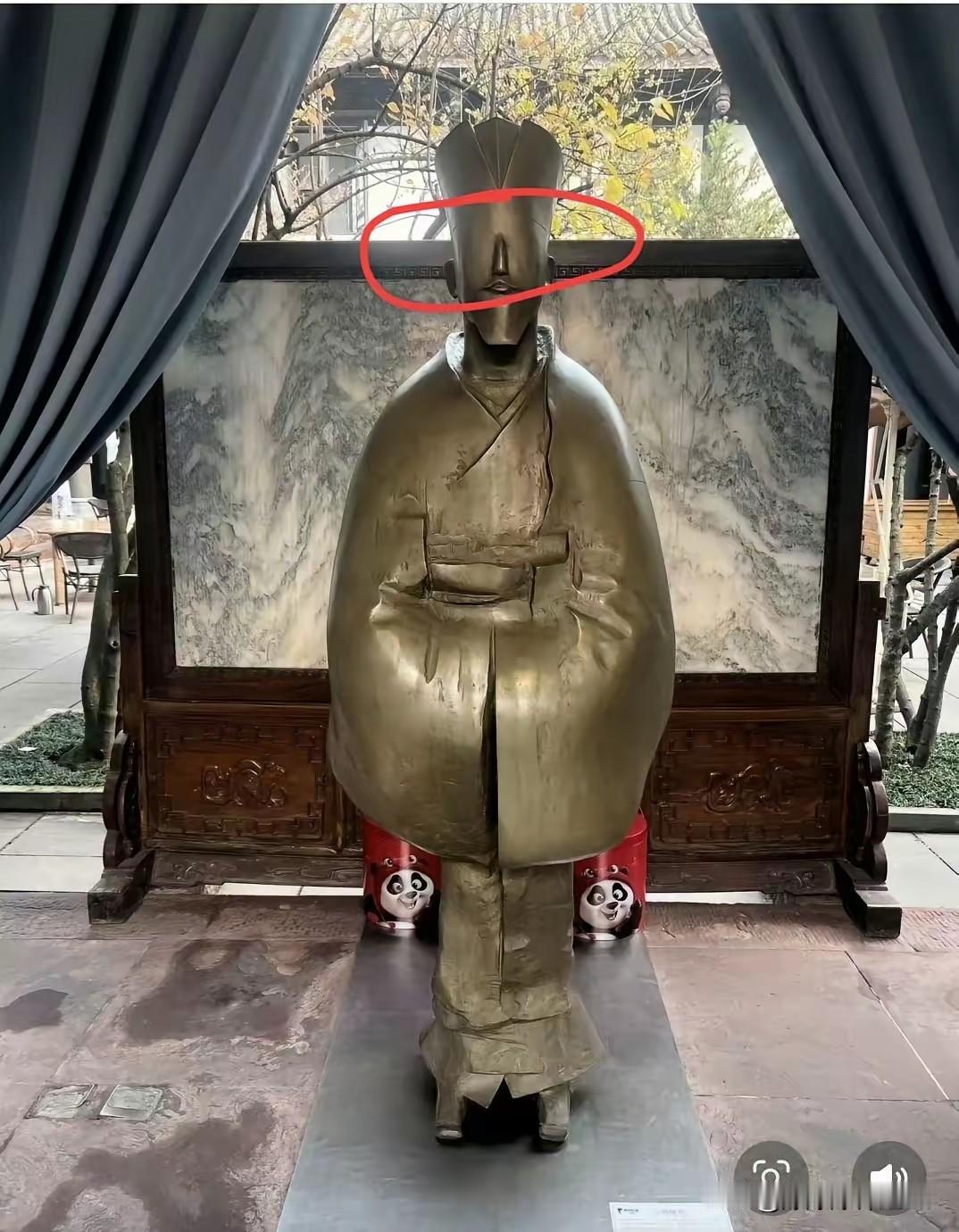 又是清华美院的大作，这回轮到苏东坡遭殃了。如果不看名字，谁能认出这没眼睛、面