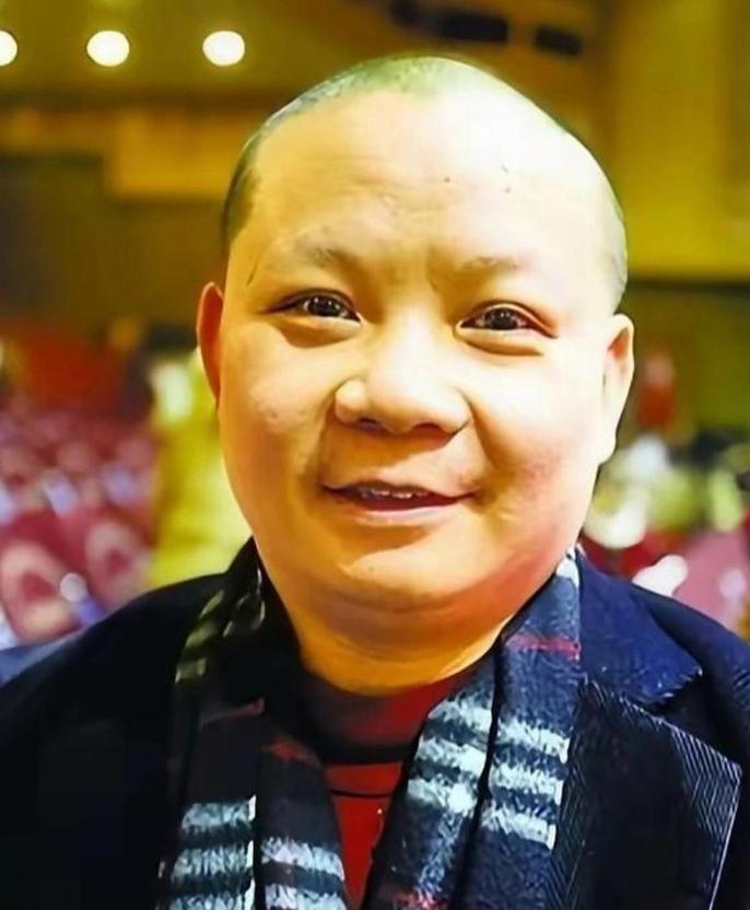 重庆有位名叫郭家富的亿万富豪，当年曾掏出六千多万为员工购置住房，还送出十几辆保时