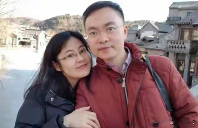 蔡磊妻子段睿很后悔，4月19日凌晨发文，称自己是个混蛋，明知道没有机会了，偏要等