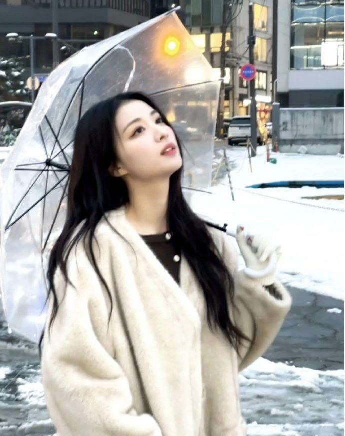 感觉王楚然适配所有的现偶狗血小说女主，因为太美了​​​