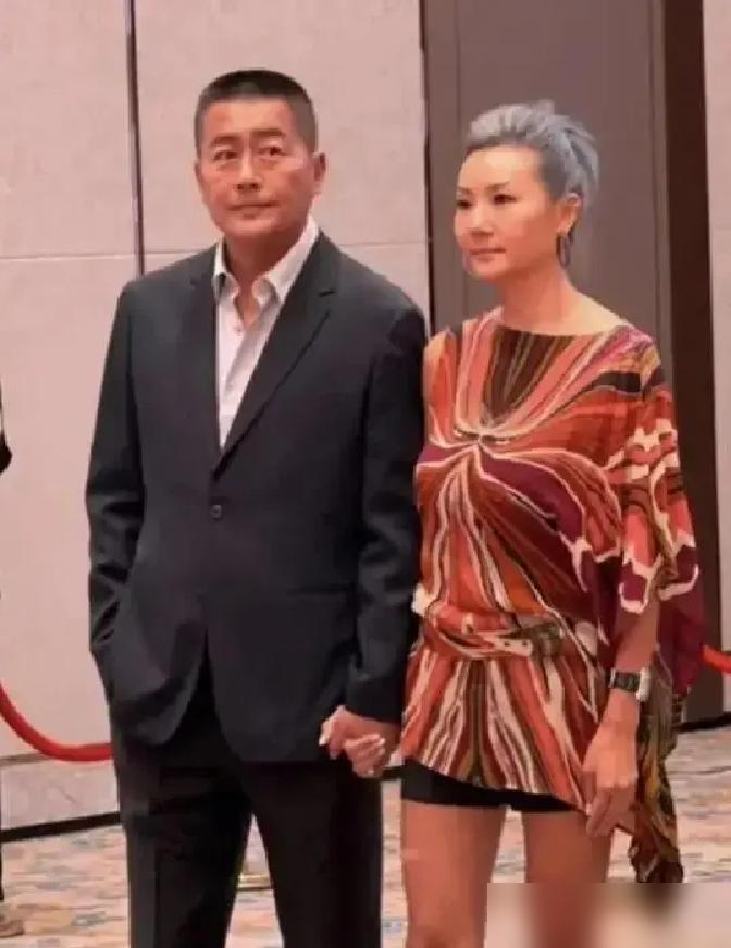 高曙光家真是奇闻！想买台相机都得管老婆借钱，结果老婆一句话，他竟彻底哑火了？