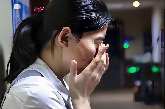 钱飞了！河南驻马店，一名女子到银行取款时发现卡里少了51326元，随后查询发现资