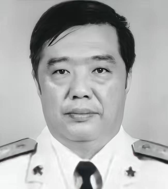 1969年，贺龙辞世，第二年，贺鹏飞被分配到了甘肃武都汽修厂当工人。​贺鹏飞本