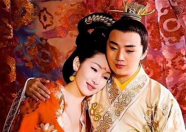 她43岁才步入婚姻，先后生下3个女儿，56岁便守寡，晚年依靠女儿的权势安享晚年，