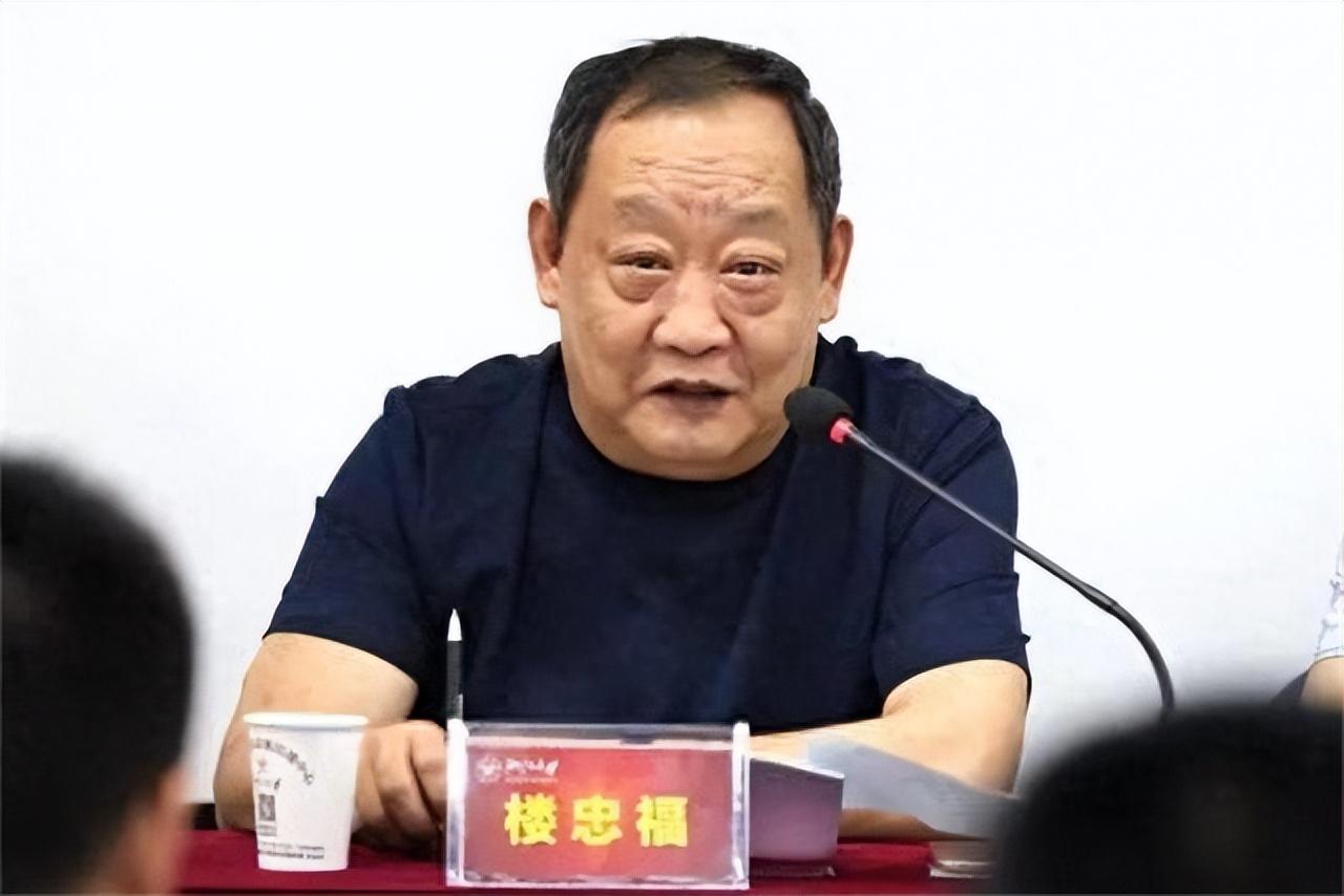 2000年，商人楼忠福以2.08亿的天价，拍下西湖边濒临破产的华侨饭店，众人都很