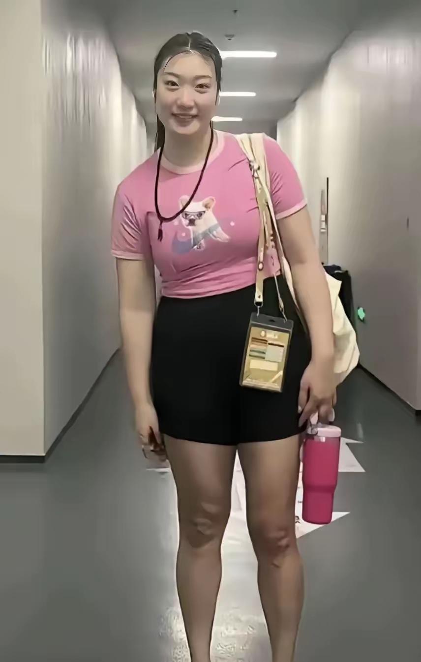 李梦这回可太让人意外了，31岁没选进女篮世预赛名单，转头直接在国外赚得盆满钵满。