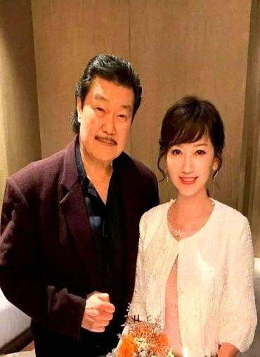 凌晨三点，赵雅芝直播间被骂：