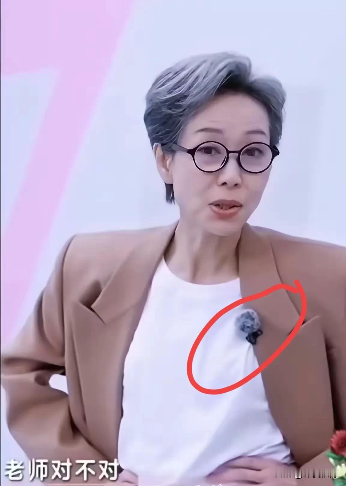 越来越不喜欢叶童了不是因为她老了也不是因为她脾气大，而是因为而是她在《乘