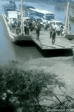 这个太惊险了，还好人没事。