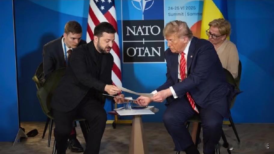 美乌双方与欧洲领导人举行电话会议2025年12月28日，乌克兰总统泽连斯基的发