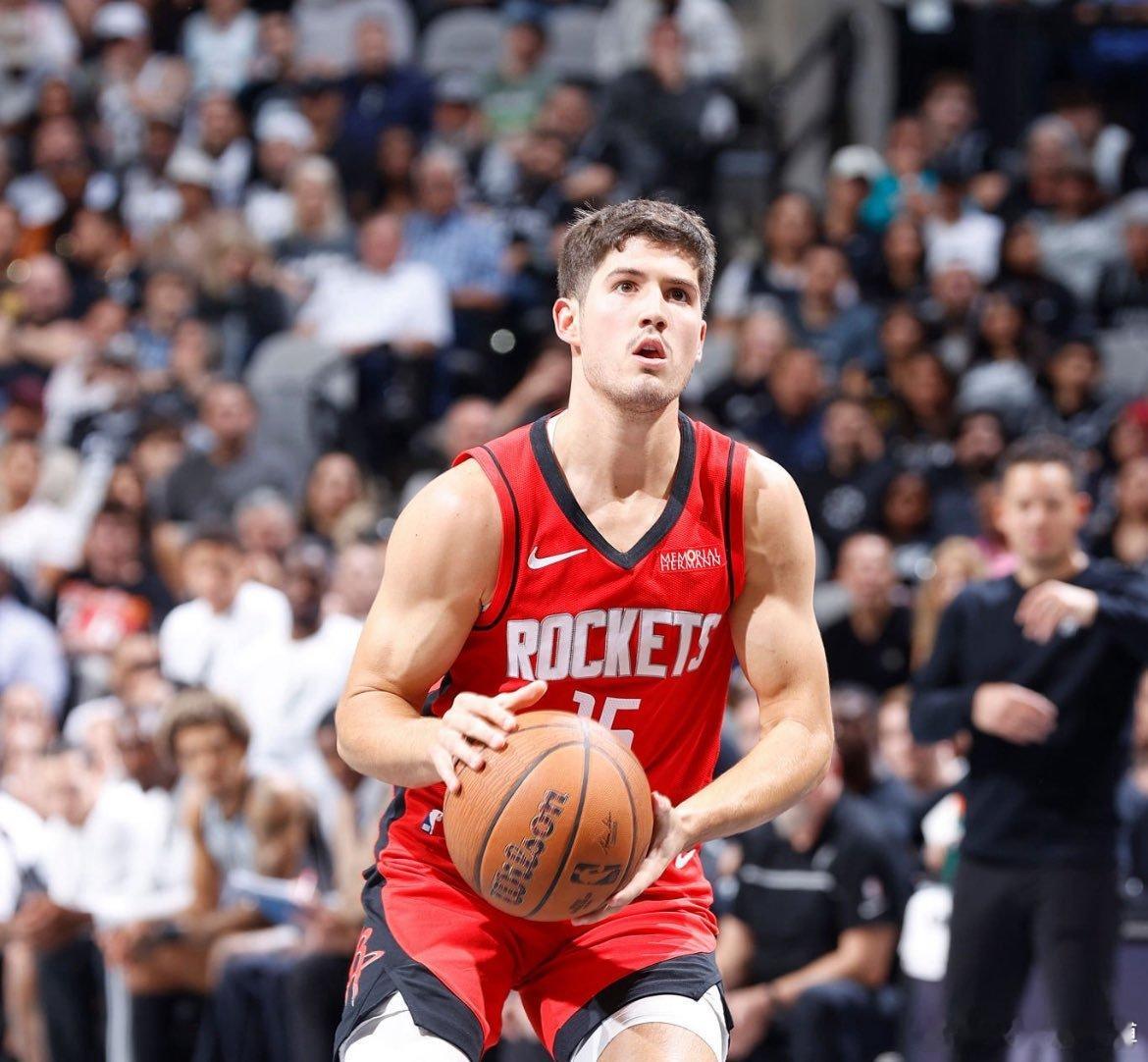 【火箭险些“内讧”】谢泼德：“阿门刚才在健身房里刚跟我说了，他说，如果你在空位时