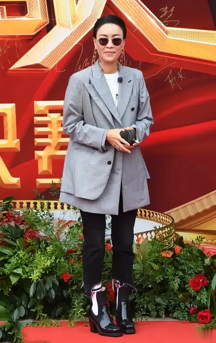 要让那英循规蹈矩！不可能