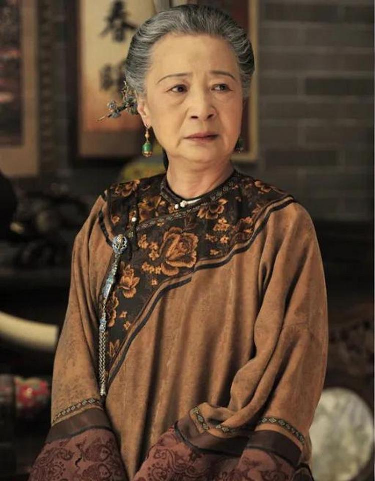 古籍中记载的诡故事在浙江衢州某村有一个王婆婆，家中十分贫穷，靠给人洗衣勉强维持