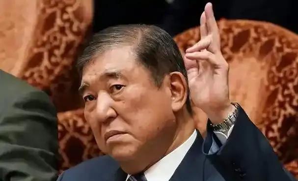 支持率仅剩24%，石破茂首相之位摇摇欲坠！近日，日本知名媒体就日本内阁支持率在
