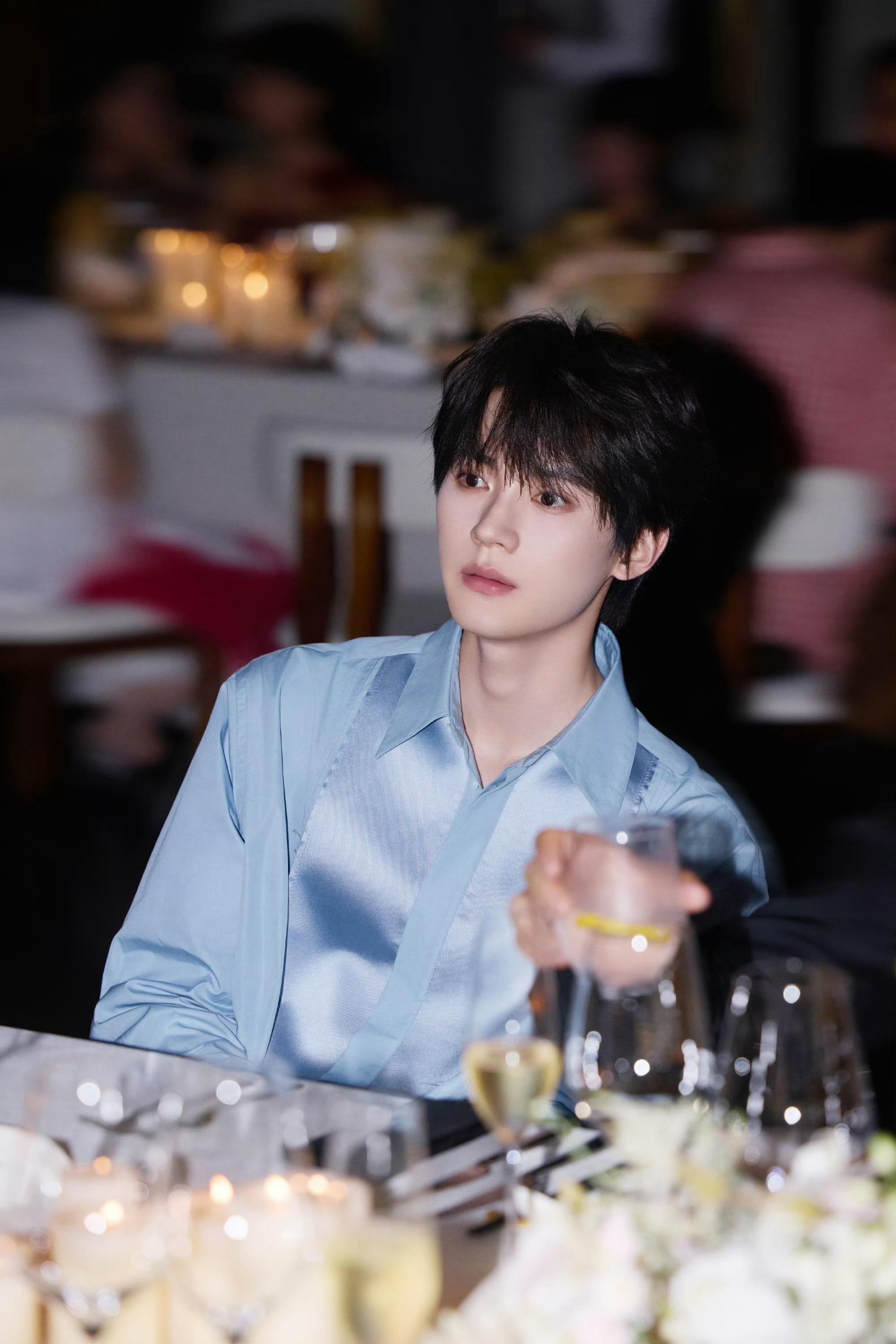 周翊然今晚是公子哥[笑着哭]，人为什么会帅到如此地步🤩​​​